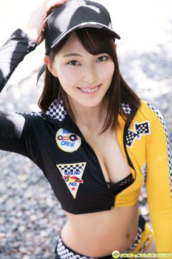 美女脱去内衣露出大乳